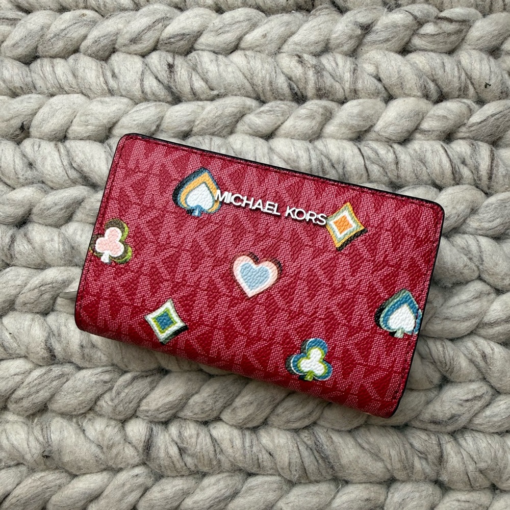 NWT MICHAEL KORS OUTLET
Jet Set Medium Printed Signature Logo Wallet DR